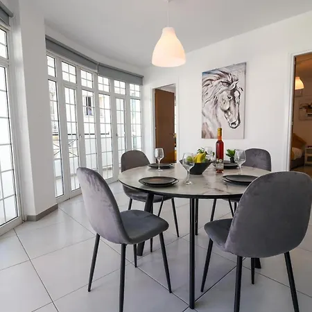 Jana's 2-br In Apartment *