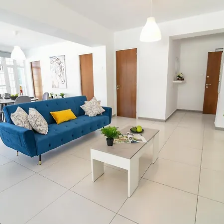Jana's 2-br In